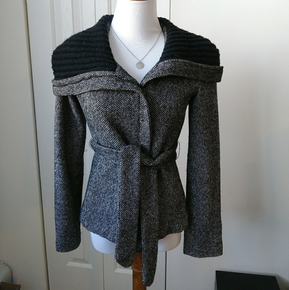 Lightweight wide collar black & grey jacket